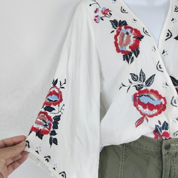 Daytrip Tops - Daytrip White Floral Embroidery Top Coastal